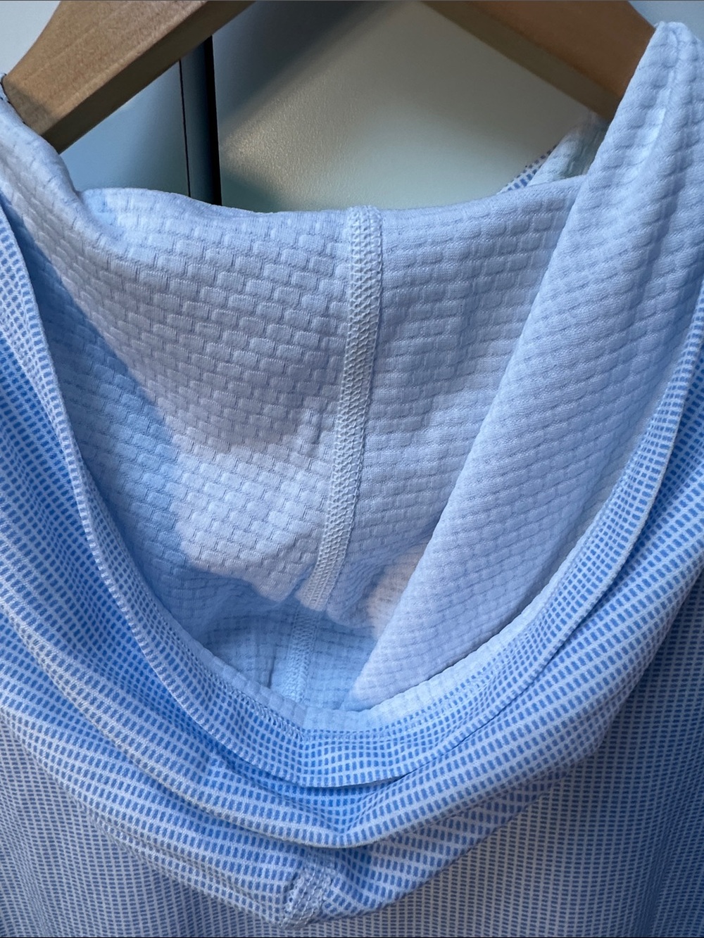Vineyard Vines Men’s Light Blue Hooded Performance Top on the go Sankaty hoodie - Picture 6 of 9